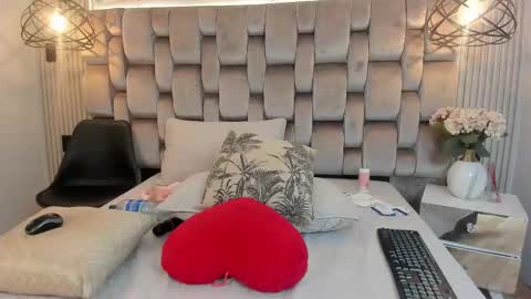 Snapshot of jennsexy_ chatting on March 8, 2025, 12:00 am Jennsexy online show from March 8, 2025, 12:00 am