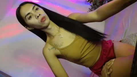 PRETTY JENNY online show from December 17, 2025, 9:32 pm