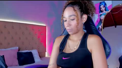 jenny__lawrence online show from November 25, 2025, 8:20 pm