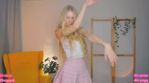 Jenny  online show from December 5, 2024, 6:33 pm