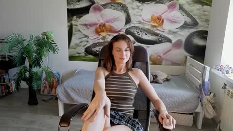 jennycutey online show from September 11, 2025, 4:34 am