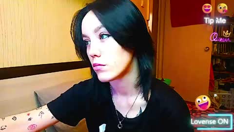 Snapshot of jennyrass chatting on May 19, 2026, 9:32 pm JennyRass online show from May 19, 2026, 9:32 pm