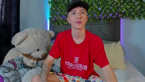 Snapshot of jeremy_salvatore_ chatting on December 2, 2024, 7:05 pm jero independent model online show from December 2, 2024, 7:05 pm