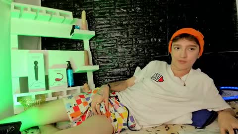 Snapshot of jeremy_salvatore_ chatting on March 11, 2025, 5:38 am jero independent model online show from March 11, 2025, 5:38 am