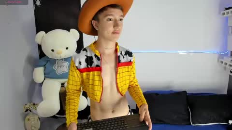 jero independent model online show from May 15, 2026, 6:59 pm