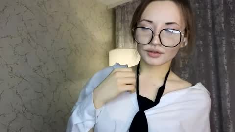 Lily online show from May 23, 2026, 2:43 pm