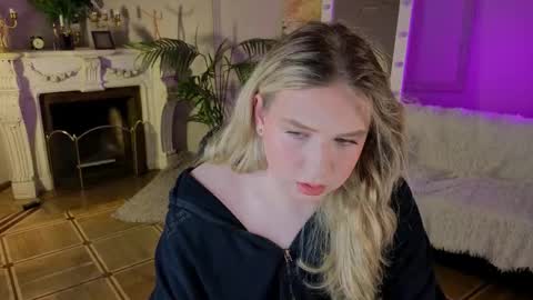 Snapshot of jes_solar chatting on November 6, 2025, 10:21 pm jes_solar online show from November 6, 2025, 10:21 pm