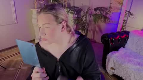 Snapshot of jes_solar chatting on November 7, 2025, 9:59 pm jes_solar online show from November 7, 2025, 9:59 pm