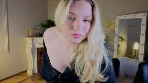 Snapshot of jes_solar chatting on November 12, 2025, 9:14 pm jes_solar online show from November 12, 2025, 9:14 pm