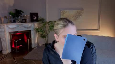 Snapshot of jes_solar chatting on November 14, 2025, 10:07 pm jes_solar online show from November 14, 2025, 10:07 pm