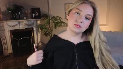 Snapshot of jes_solar chatting on November 22, 2025, 9:36 pm jes_solar online show from November 22, 2025, 9:36 pm