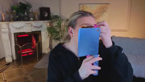 Snapshot of jes_solar chatting on November 26, 2025, 7:59 pm jes_solar online show from November 26, 2025, 7:59 pm