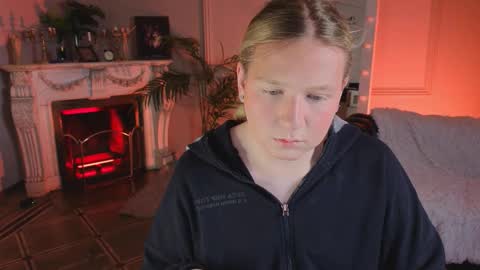 Snapshot of jes_solar chatting on November 30, 2025, 6:12 pm jes_solar online show from November 30, 2025, 6:12 pm