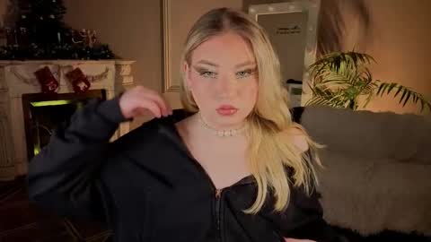 Snapshot of jes_solar chatting on December 15, 2025, 9:41 pm jes_solar online show from December 15, 2025, 9:41 pm