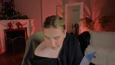 Snapshot of jes_solar chatting on December 20, 2025, 10:06 pm jes_solar online show from December 20, 2025, 10:06 pm