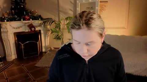 Snapshot of jes_solar chatting on January 11, 2026, 10:26 pm jes_solar online show from January 11, 2026, 10:26 pm