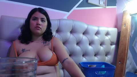Snapshot of jess_beauty chatting on December 2, 2024, 10:34 pm jess beauty online show from December 2, 2024, 10:34 pm