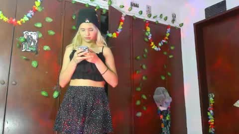 Snapshot of jess_sweett chatting on April 15, 2026, 8:42 pm Jessica online show from April 15, 2026, 8:42 pm