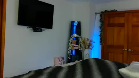 Snapshot of jessabelle_diamond chatting on December 11, 2024, 3:26 pm Jessabelle Diamond online show from December 11, 2024, 3:26 pm