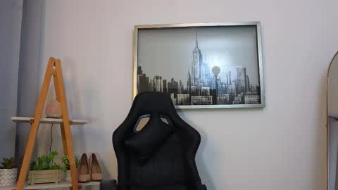 bella  adams online show from December 1, 2025, 10:20 am