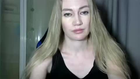 JessFox1 online show from January 7, 2025, 1:38 am