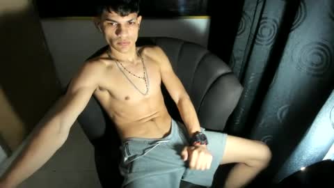 jesshot_bigcock online show from June 19, 2026, 7:56 am