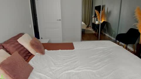 Jessica online show from November 25, 2025, 7:19 am