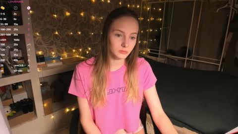 Snapshot of jessica_jane_ chatting on January 21, 2025, 2:43 am Mila online show from January 21, 2025, 2:43 am