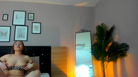 Snapshot of jessica_skyy chatting on March 5, 2026, 7:04 am jessica_skyy online show from March 5, 2026, 7:04 am