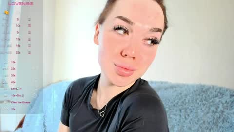 jessica_volker online show from May 26, 2026, 8:43 am