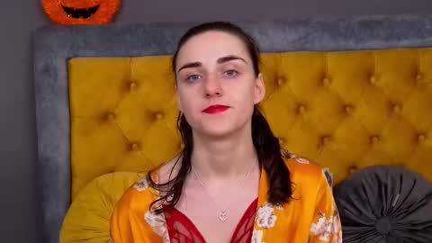 Jessica White online show from December 23, 2025, 4:43 am