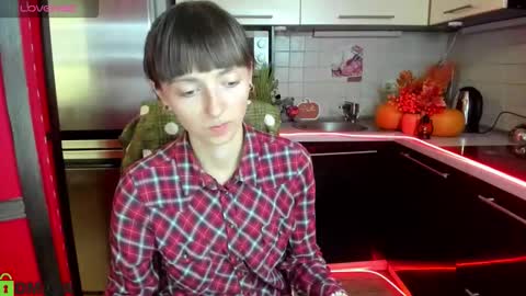 jessicaforris online show from October 8, 2025, 7:06 am