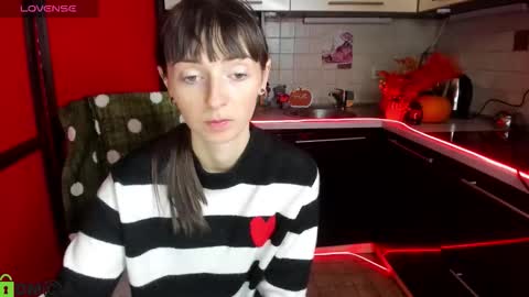 jessicaforris online show from November 18, 2025, 7:57 am