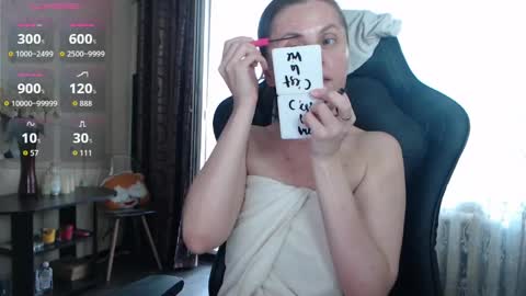 Snapshot of jessiemays chatting on June 8, 2026, 11:43 am Jess online show from June 8, 2026, 11:43 am