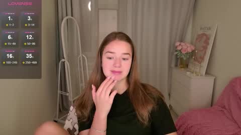 Snapshot of jessiestarz chatting on November 4, 2025, 1:43 pm Jessi online show from November 4, 2025, 1:43 pm