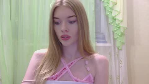 Snapshot of jessika__peach chatting on September 23, 2025, 6:22 pm Marina online show from September 23, 2025, 6:22 pm