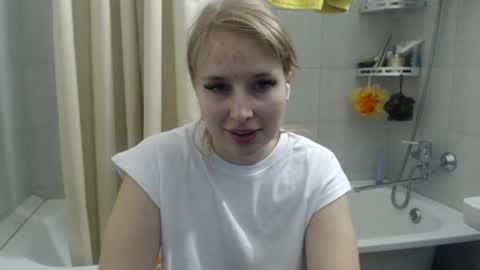 Snapshot of jessy_comely chatting on December 12, 2024, 12:22 pm Jessy online show from December 12, 2024, 12:22 pm