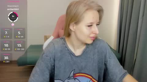 Snapshot of jessy_comely chatting on March 9, 2025, 12:20 pm Jessy online show from March 9, 2025, 12:20 pm