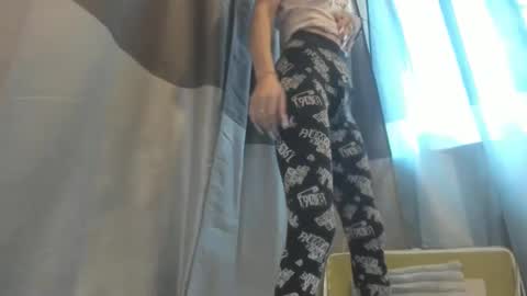 Snapshot of jessystarrr chatting on October 25, 2025, 6:10 am Jessy online show from October 25, 2025, 6:10 am