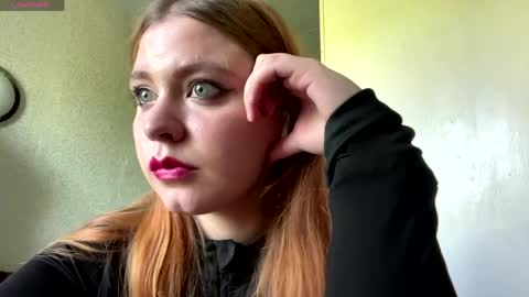 Snapshot of jesusgutzwiller chatting on May 17, 2026, 10:44 am Violetta online show from May 17, 2026, 10:44 am