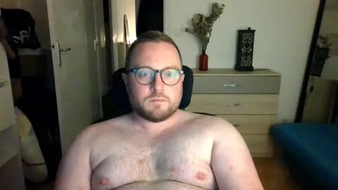 jeuneloup92 online show from November 18, 2025, 5:17 pm