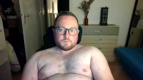 jeuneloup92 online show from November 19, 2025, 5:46 pm