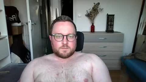 jeuneloup92 online show from March 4, 2026, 5:41 pm