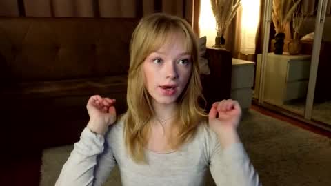 Snapshot of jewellhogan chatting on December 21, 2025, 7:15 am Gwen online show from December 21, 2025, 7:15 am