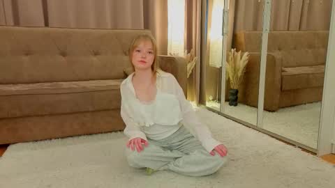 Snapshot of jewellhogan chatting on January 14, 2026, 8:20 am Gwen online show from January 14, 2026, 8:20 am