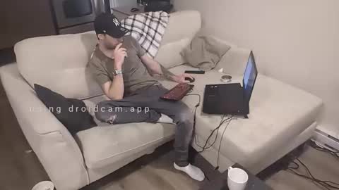 Snapshot of jf12334 chatting on December 3, 2025, 9:35 pm NedeledeN online show from December 3, 2025, 9:35 pm