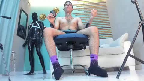 Snapshot of jharol_cardona chatting on December 18, 2025, 2:01 pm Jharol online show from December 18, 2025, 2:01 pm