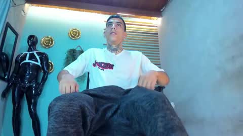 Snapshot of jharol_cardona chatting on January 13, 2026, 12:32 pm Jharol online show from January 13, 2026, 12:32 pm