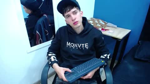 Jheampiero online show from November 11, 2025, 1:55 pm