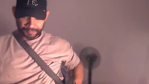 En moreno online show from November 15, 2025, 7:10 pm